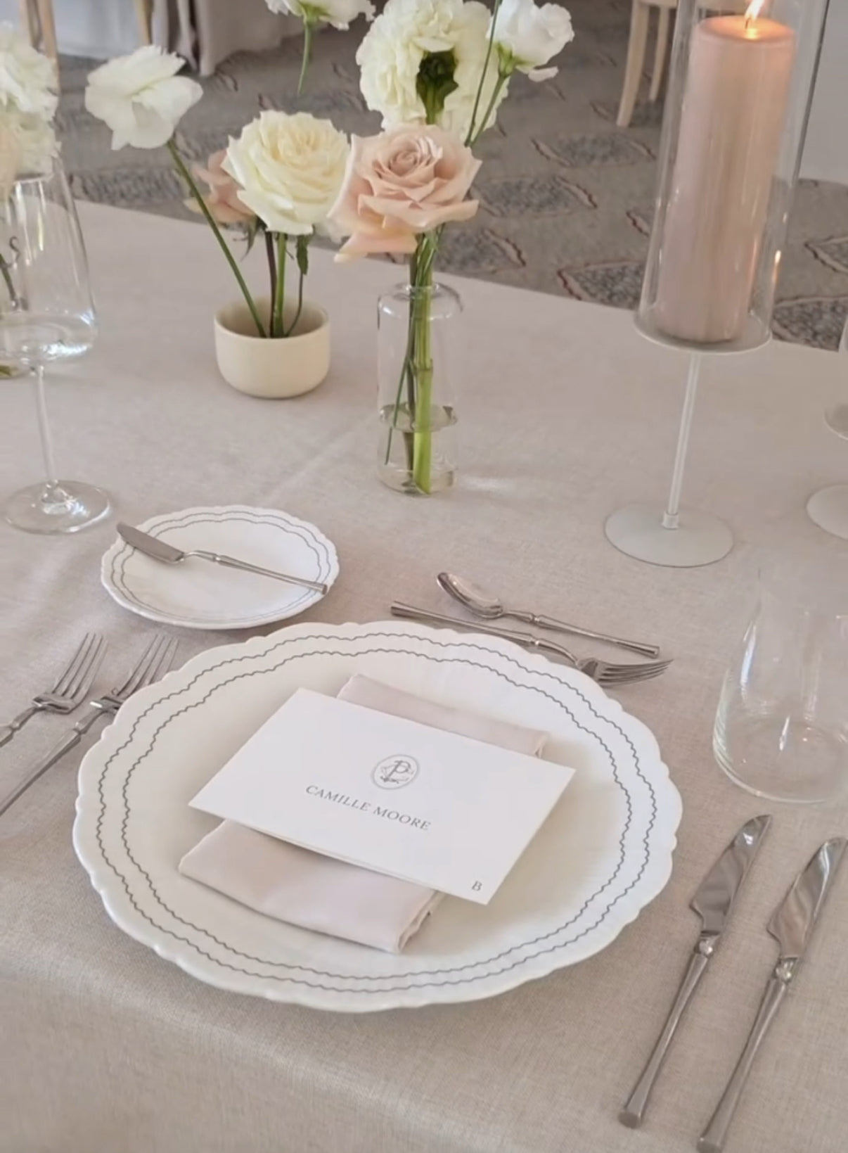 Daphne Charger Plate