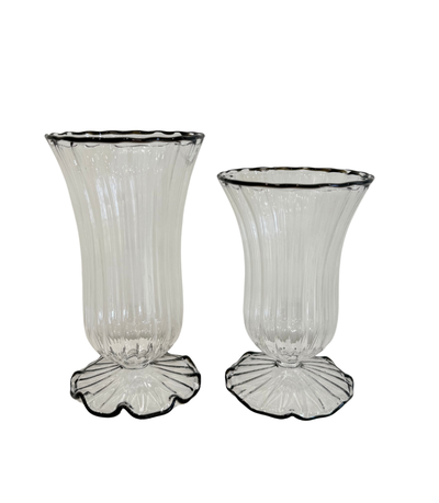 Fluted glassware with double black rim