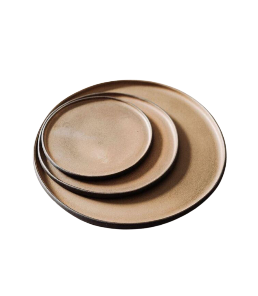 black stoneware charger plate with beige, yellow, brown colouring
