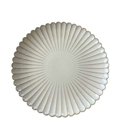 white charger plate with scalloped petal shape
